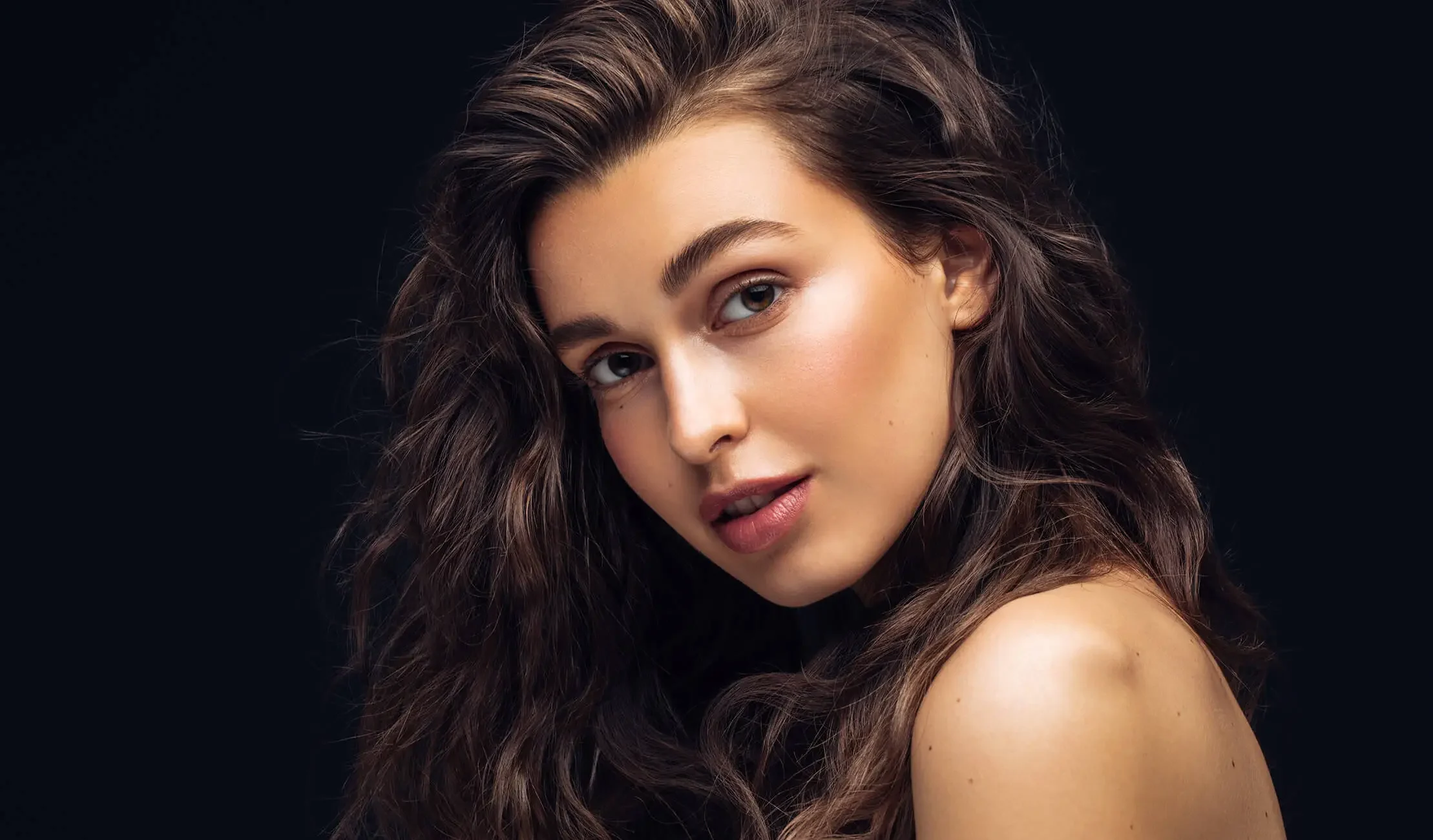 Microblading à Genève : sourcils poil à poil naturels